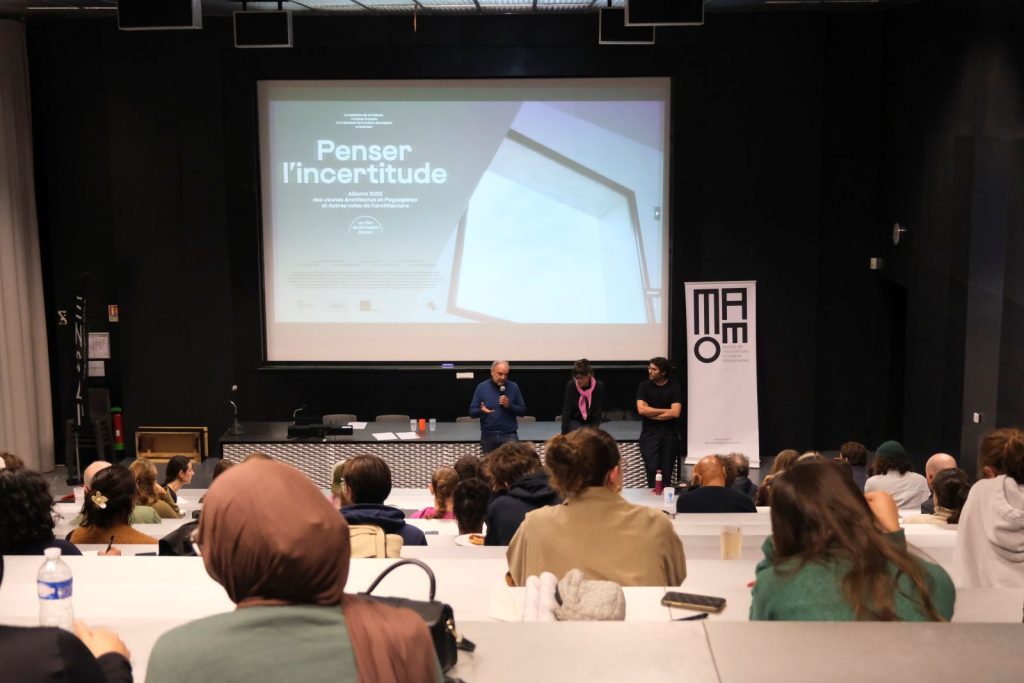 Projection "Penser l'incertitude" de Christian Barani